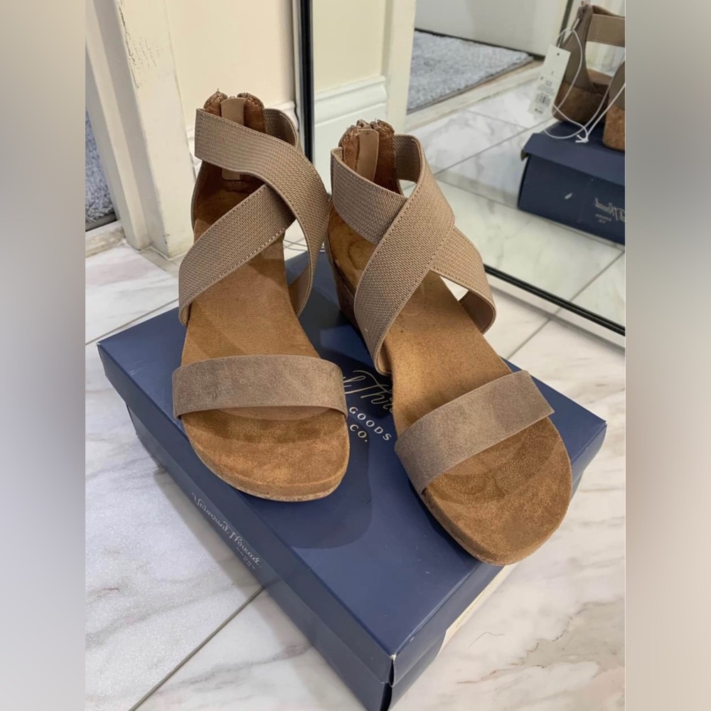 Universal Thread wedge sandals